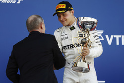 Podium : le vainqueur Valtteri Bottas, Mercedes AMG F1, Vladimir Poutine