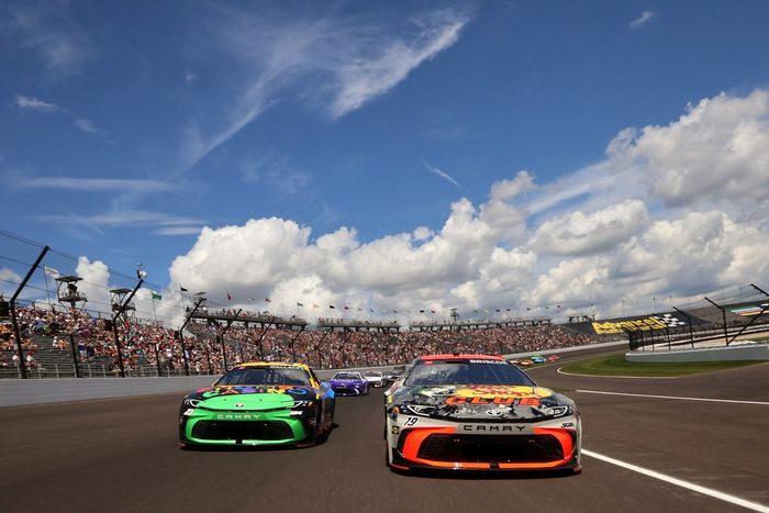 Chase Briscoe, Joe Gibbs Racing Toyota, Bubba Wallace, 23XI Racing Toyota