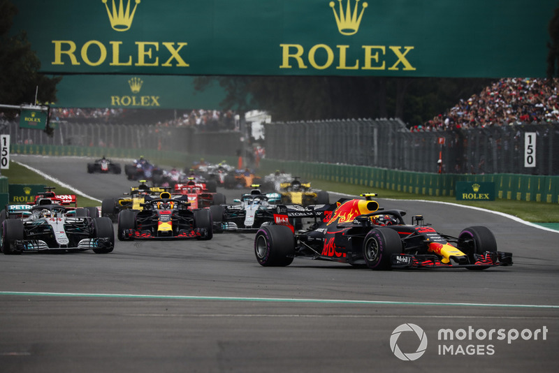 Max Verstappen, Red Bull Racing RB14 memimpin selepas start GP Meksiko