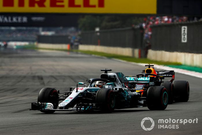 Lewis Hamilton, Mercedes AMG F1 W09 EQ Power+, Daniel Ricciardo, Red Bull Racing RB14