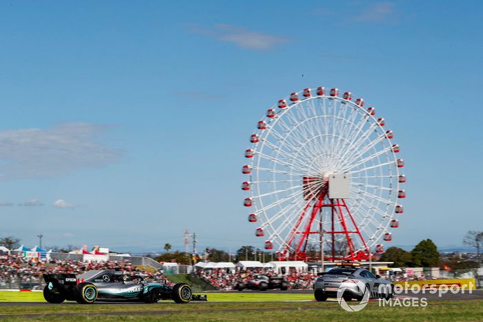 El coche de seguridad delante de Lewis Hamilton, Mercedes AMG F1 W09