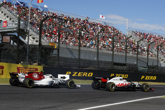 Kevin Magnussen, Haas F1 Team VF-18, leads Charles Leclerc, Sauber C37