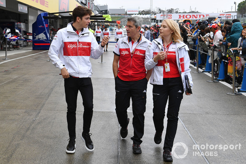 Charles Leclerc, Sauber with Xevi Pujolar, Sauber Head of Track Engineering and Ruth Buscombe, Sauber Race Strategist