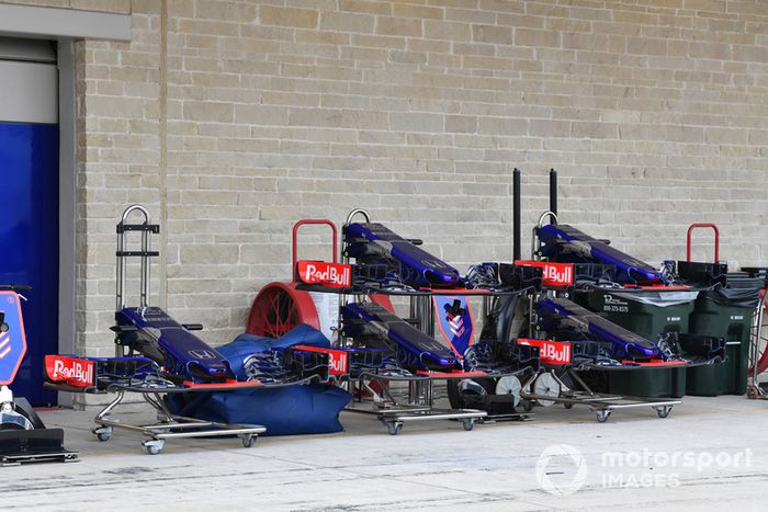 Scuderia Toro Rosso STR13 nariz y alerón delantero