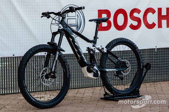 II Curso de Conducción y Nuevas Tecnologías BOSCH - Motor1.com España - Motorsport.com 