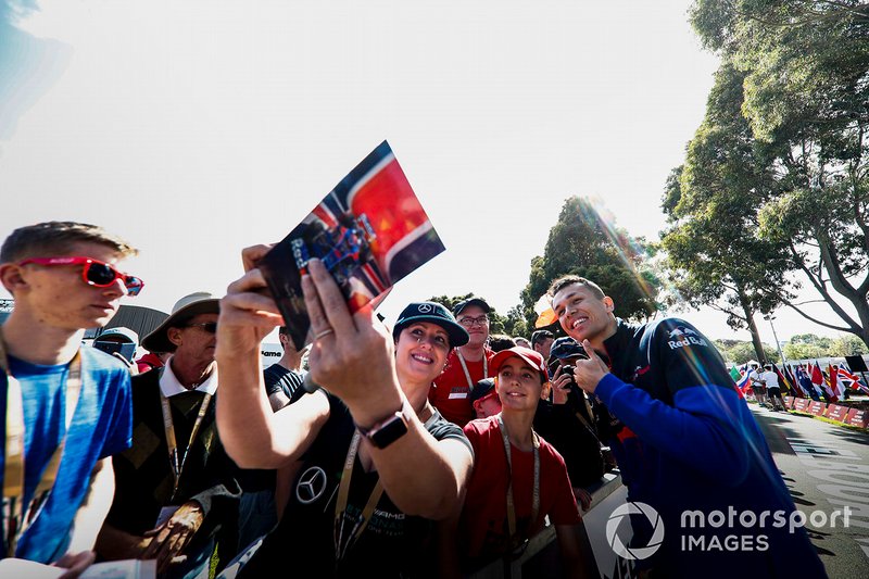 Alexander Albon, Scuderia Toro Rosso poses for a selfie with a fan