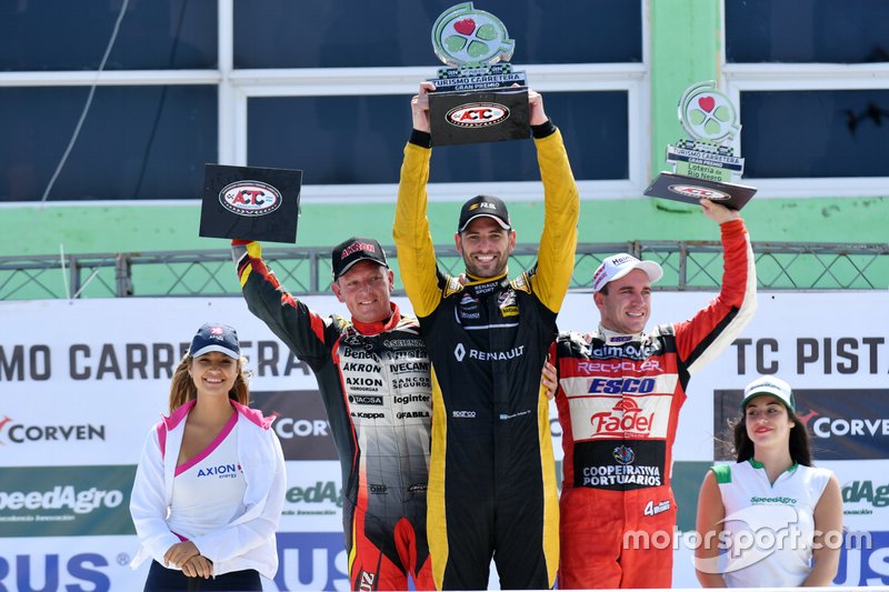 Podio: ganador de la carrera Facundo Ardusso, Renault Sport Torino Team, segundo lugar Guillermo Ortelli, JP Carrera, y tercer lugar Mariano Werner, Werner Competición