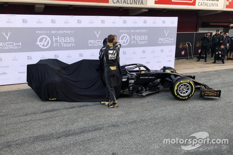 Kevin Magnussen, Haas F1 Team, Romain Grosjean, Haas F1 Team, dévoilent la nouvelle Haas VF-19