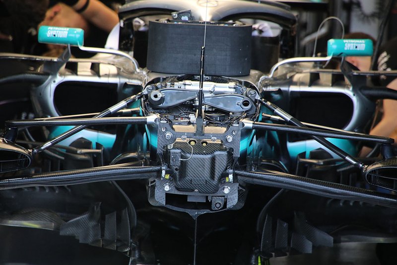 Mercedes AMG F1 W10, dettaglio della sospensione