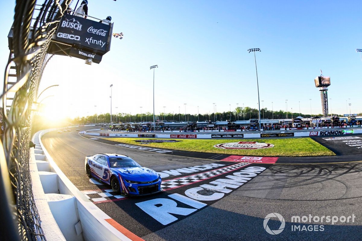 Race winner Kyle Larson, Hendrick Motorsports, Chevrolet Camaro