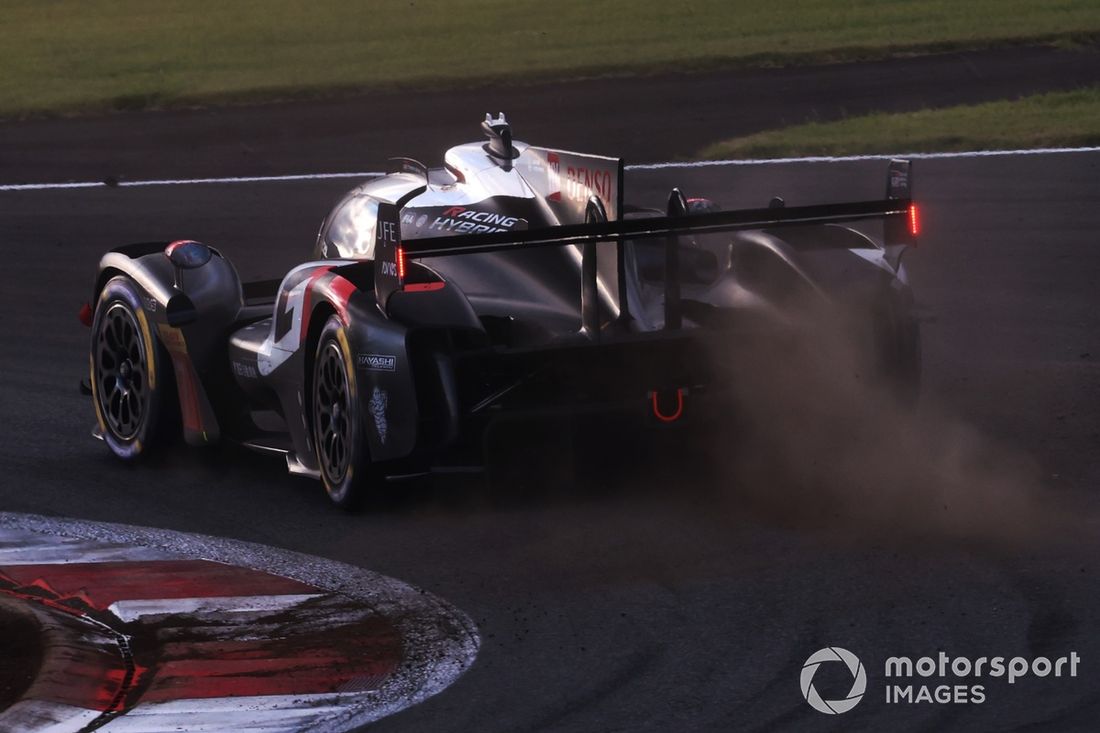 #7 Toyota Gazoo Racing Toyota GR010 - Híbrido: Mike Conway, Kamui Kobayashi, Nyck de Vries