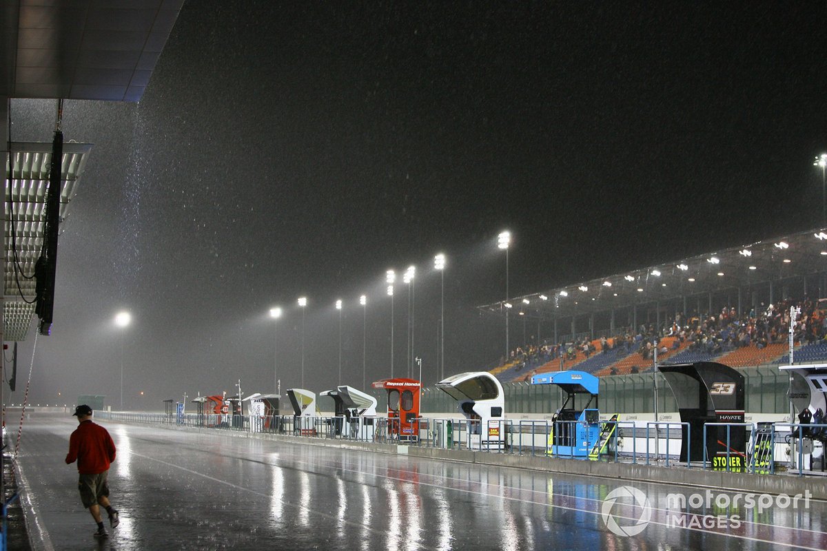 Fuertes lluvias golpearon Losail antes de la carrera de MotoGP