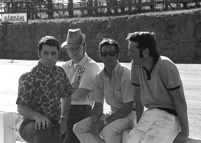 Vince Granatelli of STP, Bill Dunne, Mario Andretti and March designer Robin Herd at Kyalami F1 GP in 1970.