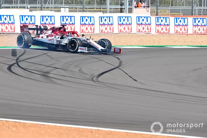Kimi Raikkonen, Alfa Romeo Racing C39 tras trompear