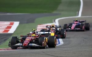 Lewis Hamilton, Ferrari, Jack Doohan, Alpine, Yuki Tsunoda, Red Bull Racing Team