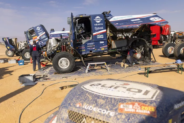#602 Eurol Rallysport Iveco: Mitchel Van Den Brink, Jarno Van De Pol, Moises Torrallardona