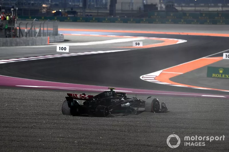 Sir Lewis Hamilton, Mercedes F1 W14 si schianta