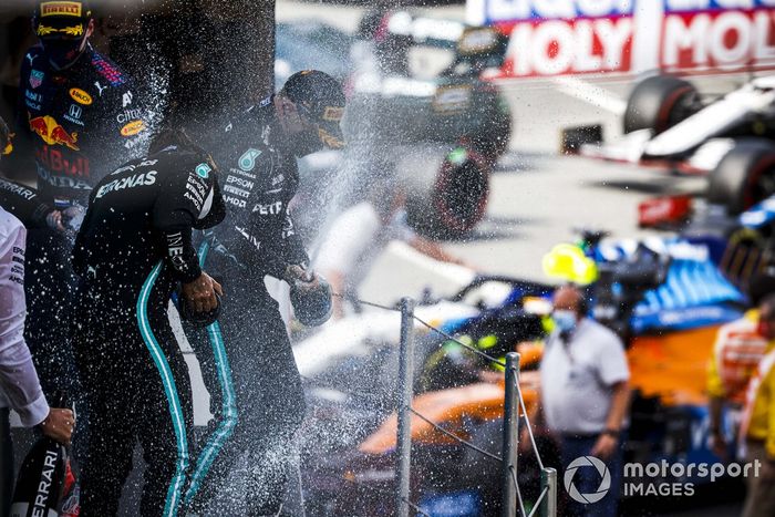 Podio: segundo lugar Max Verstappen, Red Bull Racing, ganador de la carrera Lewis Hamilton, Mercedes, tercer lugar Valtteri Bottas, Mercedes