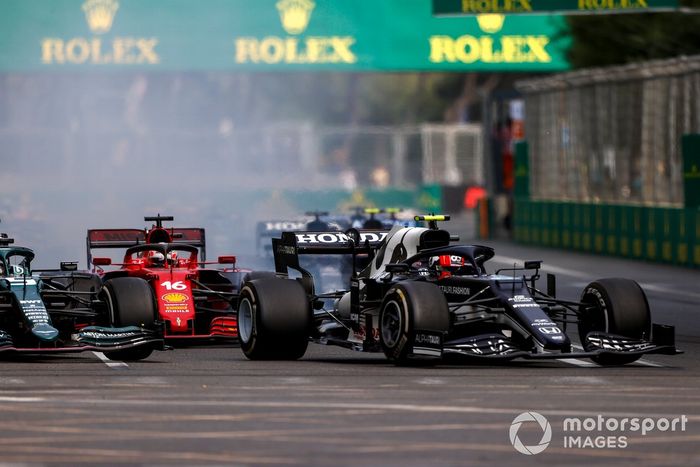 Pierre Gasly, AlphaTauri AT02, Charles Leclerc, Ferrari SF21, Sebastian Vettel, Aston Martin AMR21