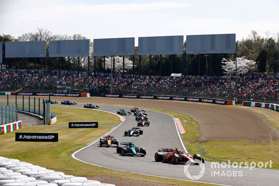 Carlos Sainz, Ferrari SF-24 Fernando Alonso, Aston Martin AMR24 
