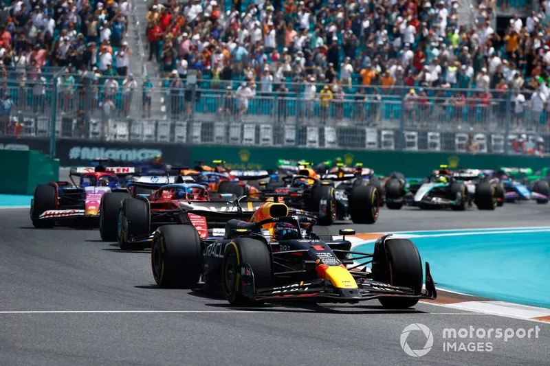 Max Verstappen, Red Bull Racing RB20, Charles Leclerc, Ferrari SF-24, Daniel Ricciardo, RB F1 Team VCARB 01