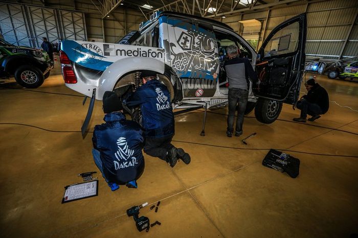 Verificaciones en Paul Ricard antes del embarque del Dakar 2020