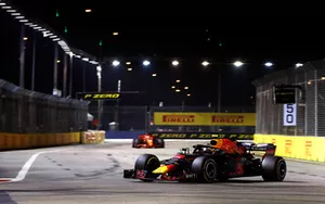 Max Verstappen, Red Bull Racing RB14, precede Sebastian Vettel, Ferrari SF71H