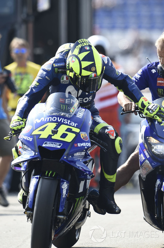 Valentino Rossi, Yamaha Factory Racing, remolcado