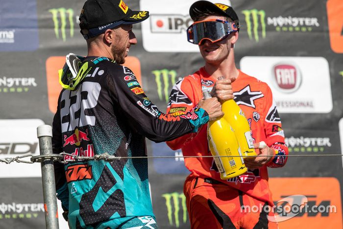 Tony Cairoli, Red Bull KTM Factory Racing, feliciteert Jeffrey Herlings, Red Bull KTM Factory Racing