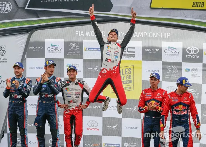 Podio: Ganadores Ott Tänak, Martin Järveoja, Toyota Gazoo Racing WRT Toyota Yaris WRC, segundos Thierry Neuville, Nicolas Gilsoul, Hyundai Motorsport Hyundai i20 Coupe WRC, terceros Sébastien Ogier, Julien Ingrassia, Citroën World Rally Team Citroen C3 WRC