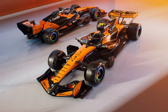 طلاء سيارة McLaren MCL40 