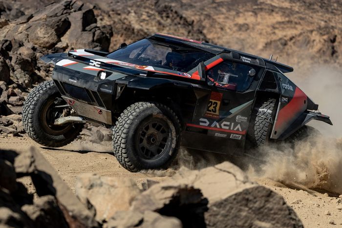 #223 Dacia Sandriders Dacia: Лукас Мораес, Деннис Зенц