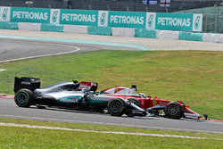 Nico Rosberg, Mercedes AMG F1 W07 Hybrid and Sebastian Vettel, Ferrari SF16-H at the start of the race following their collision