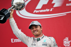 Ніко Росберг, Mercedes AMG F1 святкує перемогу на подіумі