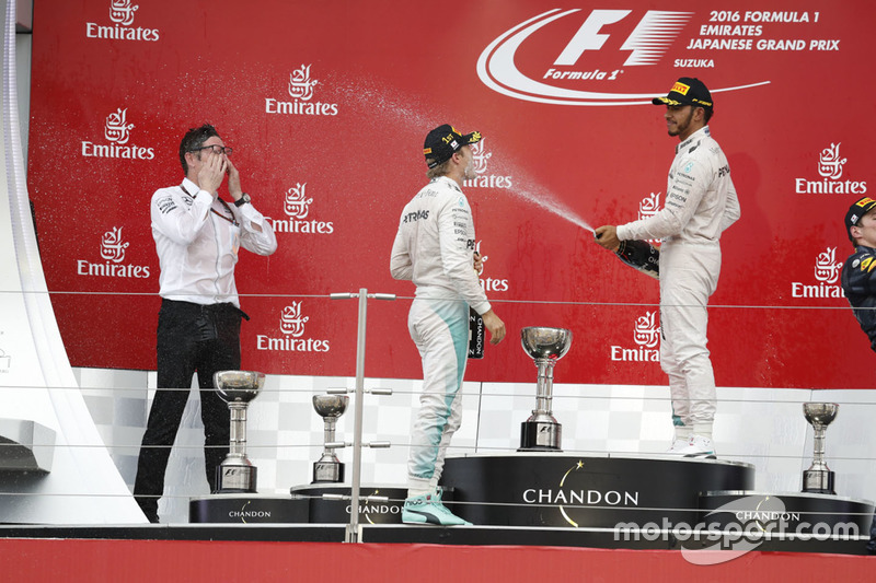 Podium: 1. Nico Rosberg, Mercedes AMG F1; 3. Lewis Hamilton, Mercedes AMG F1; Renningenieur Andrew S