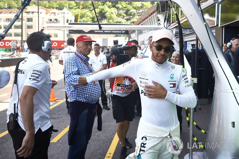Lewis Hamilton, Mercedes AMG F1, con Niki Lauda, director no ejecutivo de Mercedes AMG