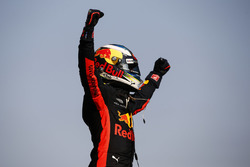 Il vincitore della gara Daniel Ricciardo, Red Bull Racing