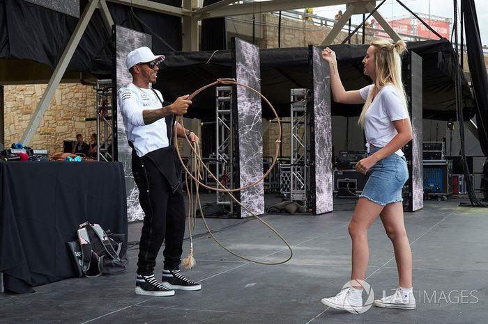 Lewis Hamilton, Mercedes AMG F1 aprende a usar una cuerda