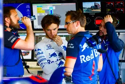 Pierre Gasly, Toro Rosso, avec des ingénieurs