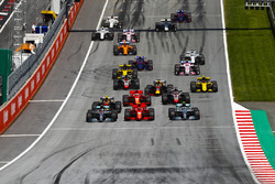 Валттері Боттас, Mercedes AMG F1 W09, лідирує