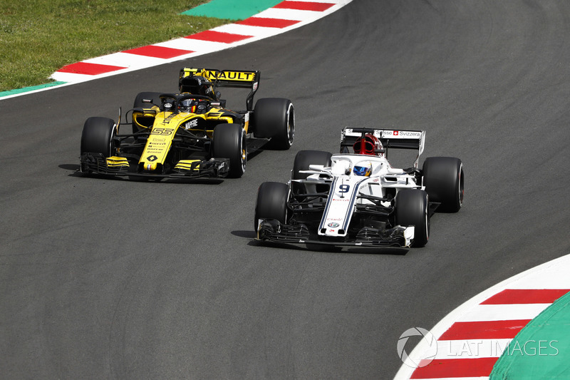 Marcus Ericsson, Sauber C37, Carlos Sainz Jr., Renault Sport F1 Team R.S. 18