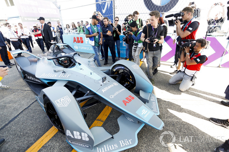 Persiapan uji coba mobil baru Formula E di Sirkuit Templehof