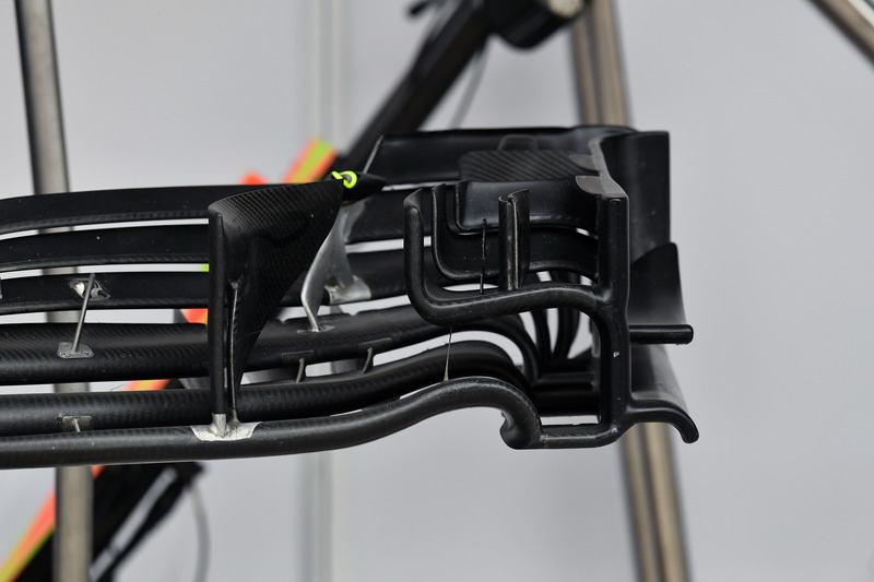Williams FW41 : aileron avant