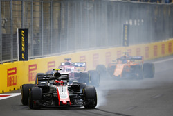 Kevin Magnussen, Haas F1 Team VF-18 Ferrari, locks a brake