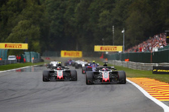 Romain Grosjean, Haas F1 Team VF-18, et Kevin Magnussen, Haas F1 Team VF-18