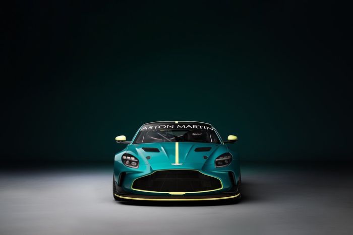 Aston Martin Vantage GT4