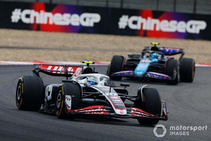 Nico Hulkenberg, Haas VF-24, Pierre Gasly, Alpine A524