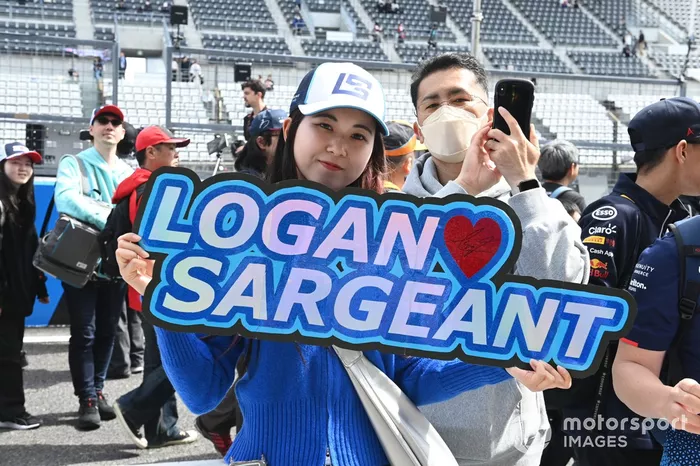 Les fans soutiennent Logan Sargeant, Williams Racing