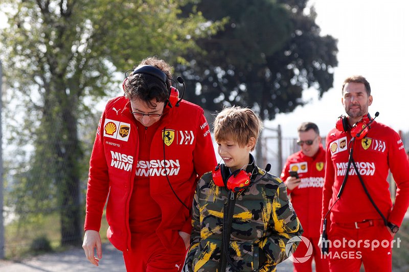 Mattia Binotto, directeur de Ferrari, avec le fils de John Elkann, président de FIAT