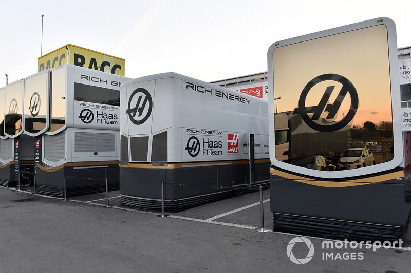 Haas F1 trucks and engineers rooms